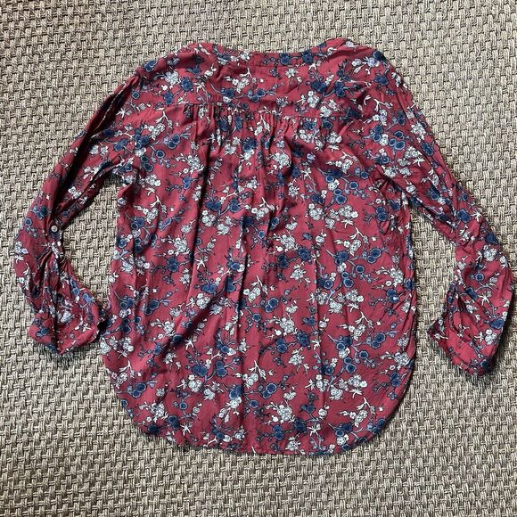 Ann Taylor Loft Red Floral Blouse Women’s Medium 3/4 Roll Tab Sleeve Hi Lo Hem - Picture 2 of 8